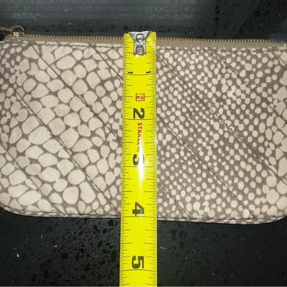 Travelon Quilted Snake Print Wristlet Pouch - Neutral Grey/Beige RFID - Picture 4 of 12